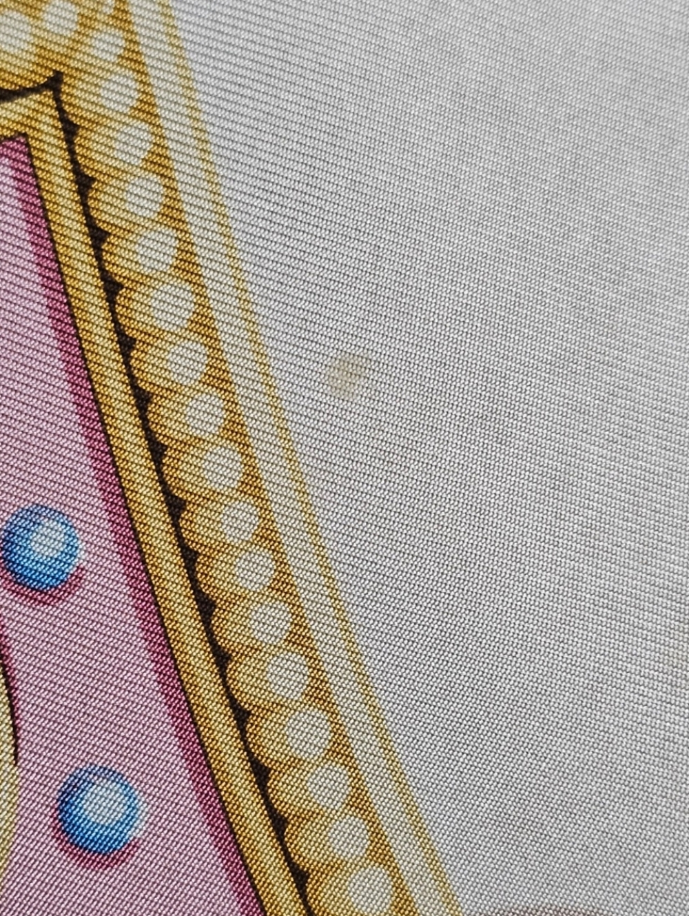 GUCCI SCARF - Picture 12 of 16